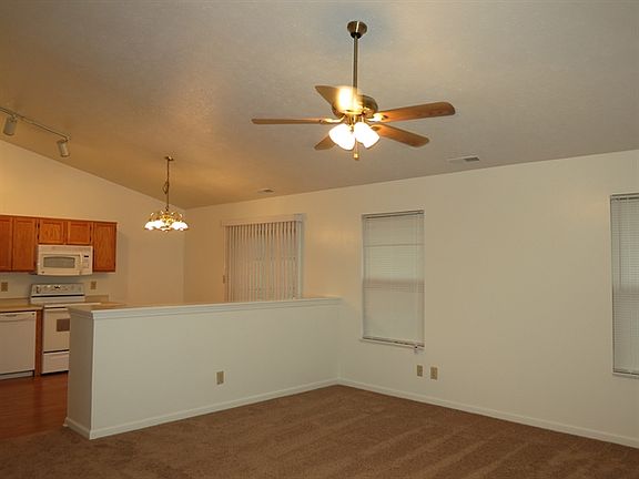 3rd image of 715 Rose Ln