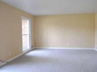 216 Willard Dr, Chesapeake, VA 23322