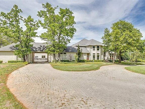 3rd image of 8 Woodland Dr