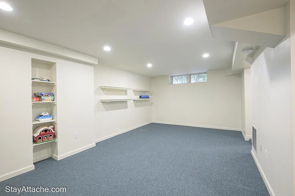 4 bed, 3000 sqft, $8,910 — Photo 3