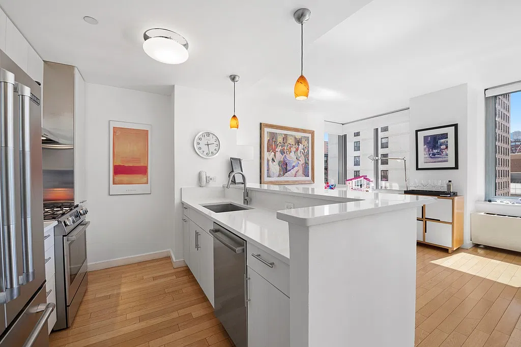 225 West 60th Street — Photo 3