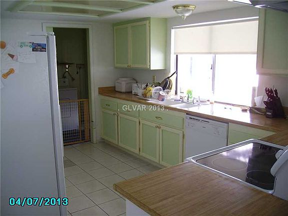 2nd image of 3900 N Torrey Pines Dr