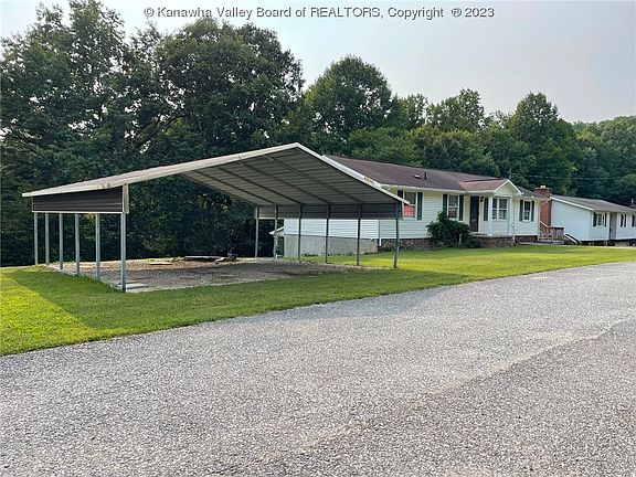 5th image of 11 Barberry Ln