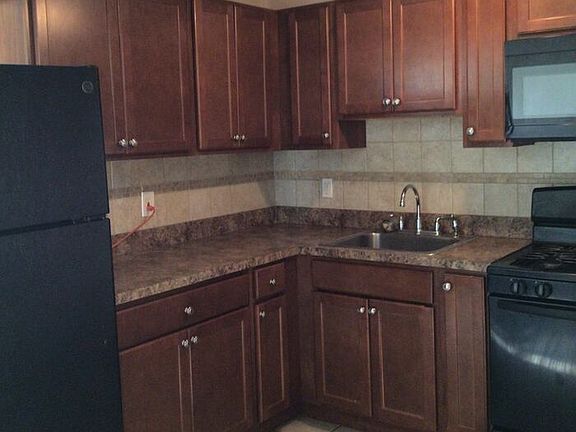3rd image of 4714 Oakridge Blvd