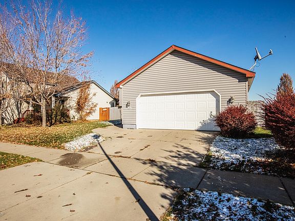 3rd image of 654 N Sparklewood Ct