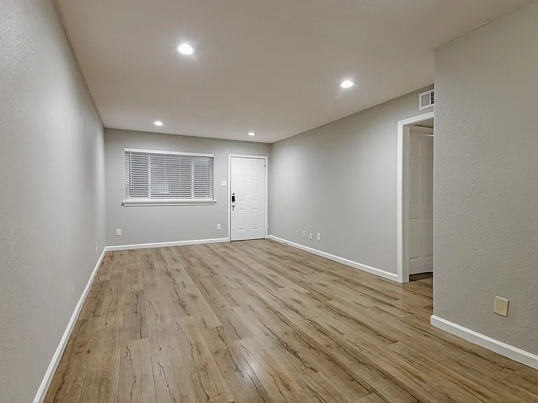 Reiger Park Apartments — Photo 40