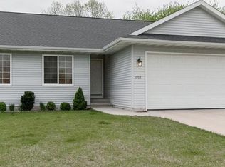 3902 Pine Grove Ct NE, Cedar Rapids, IA 52402