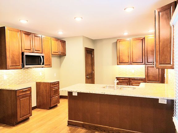 4th image of 2164-2174 Arlington Ave