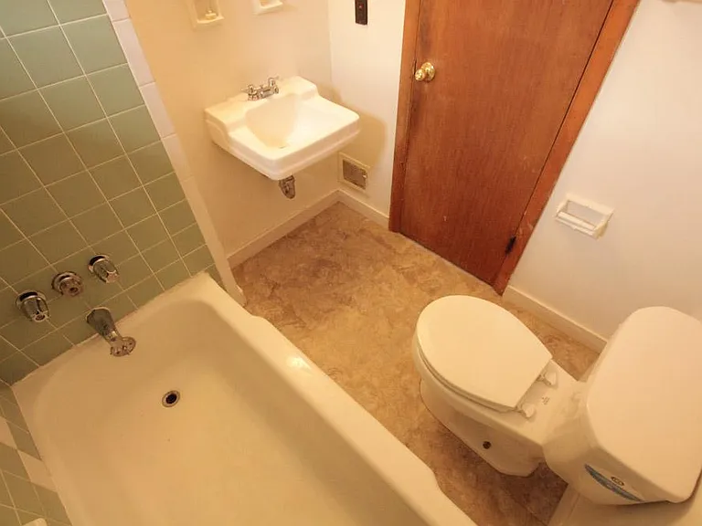 419 Franklin Ave #B — Photo 11