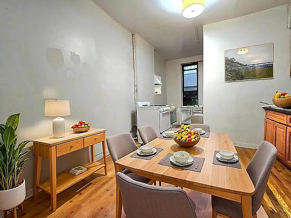 4th image of 1356 Willoughby Ave APT 2L