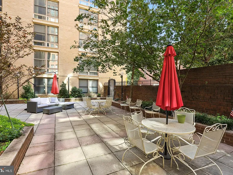 1260 21st St NW #410 — Photo 22