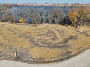 22 Cottonwood Lake Dr, Windom, MN 56101