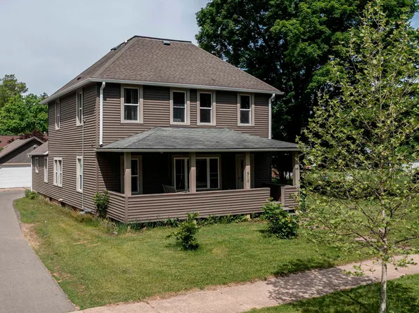510 S Division St, Waupaca, WI 54981