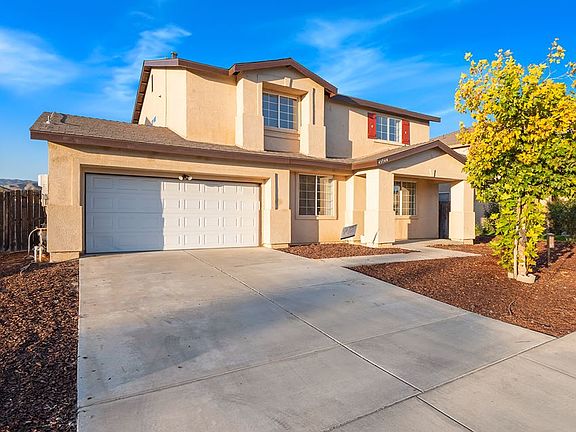 Great curb appeal-Clean