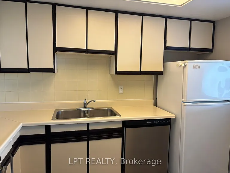10 Dean Park Rd #1101 — Photo 19