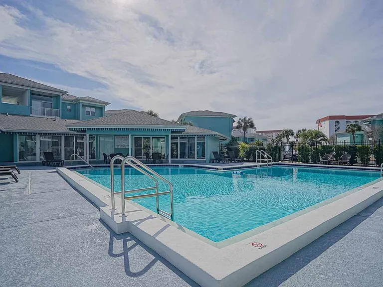 Somerset Oceanside Apartments — Photo 7