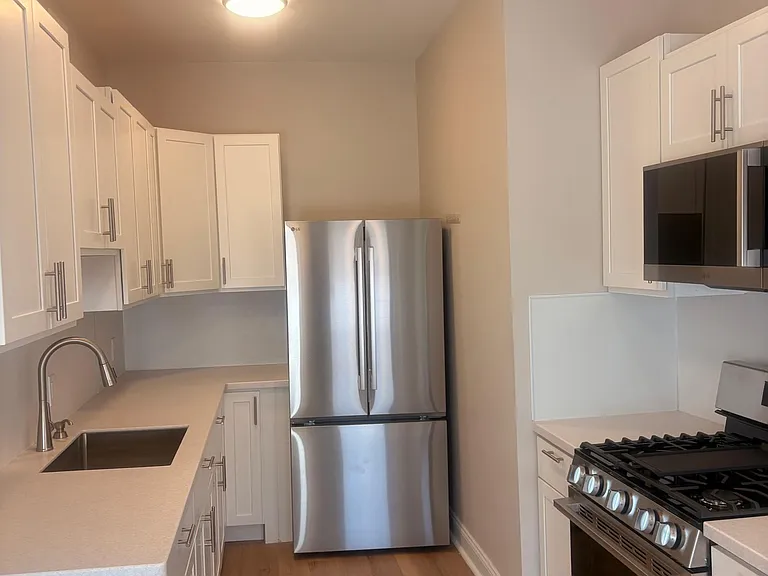394 Riverway #3 — Photo 1