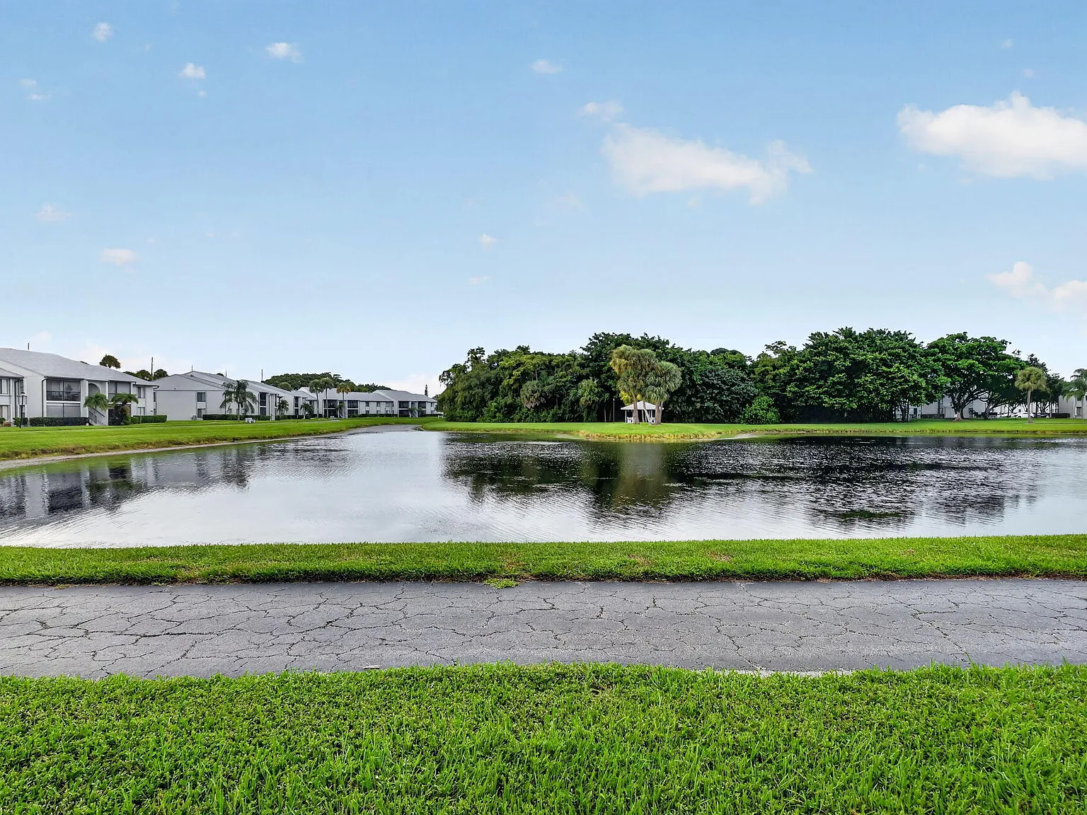 2 bed, 2.0 bath, 1111 sqft, $1,950 — Photo 4