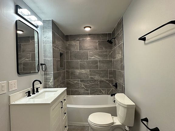 5th image of 127 Henderson St #2