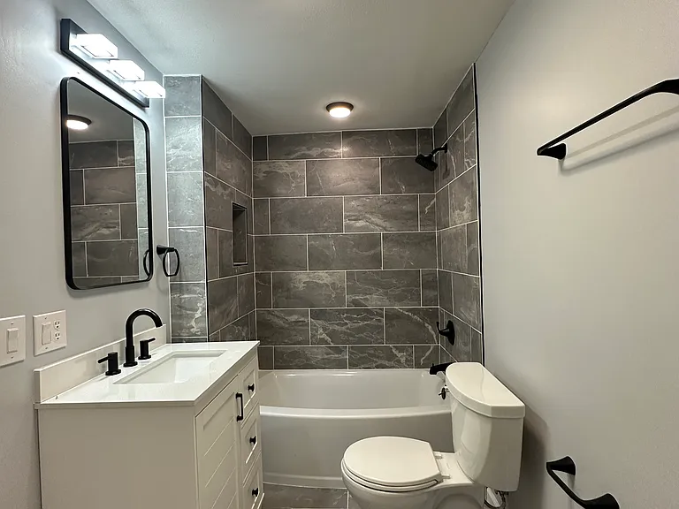 127 Henderson St #2 — Photo 5