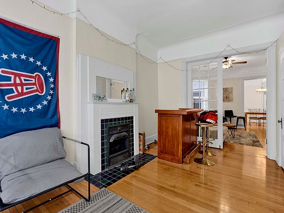 5th image of 2522 N Burling St #2