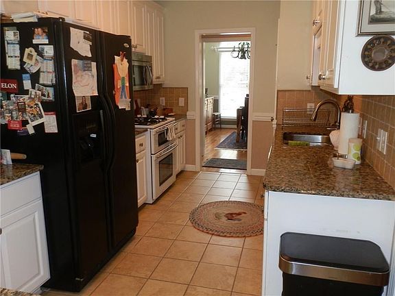 4th image of 6 Laurel Oak Dr