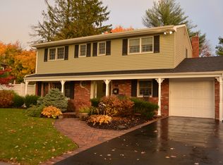 22 Foxwood Rd, Old Bethpage, NY 11804