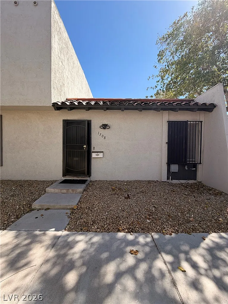 1 bed, 1.0 bath, 576 sqft, $1,100 — Photo 2
