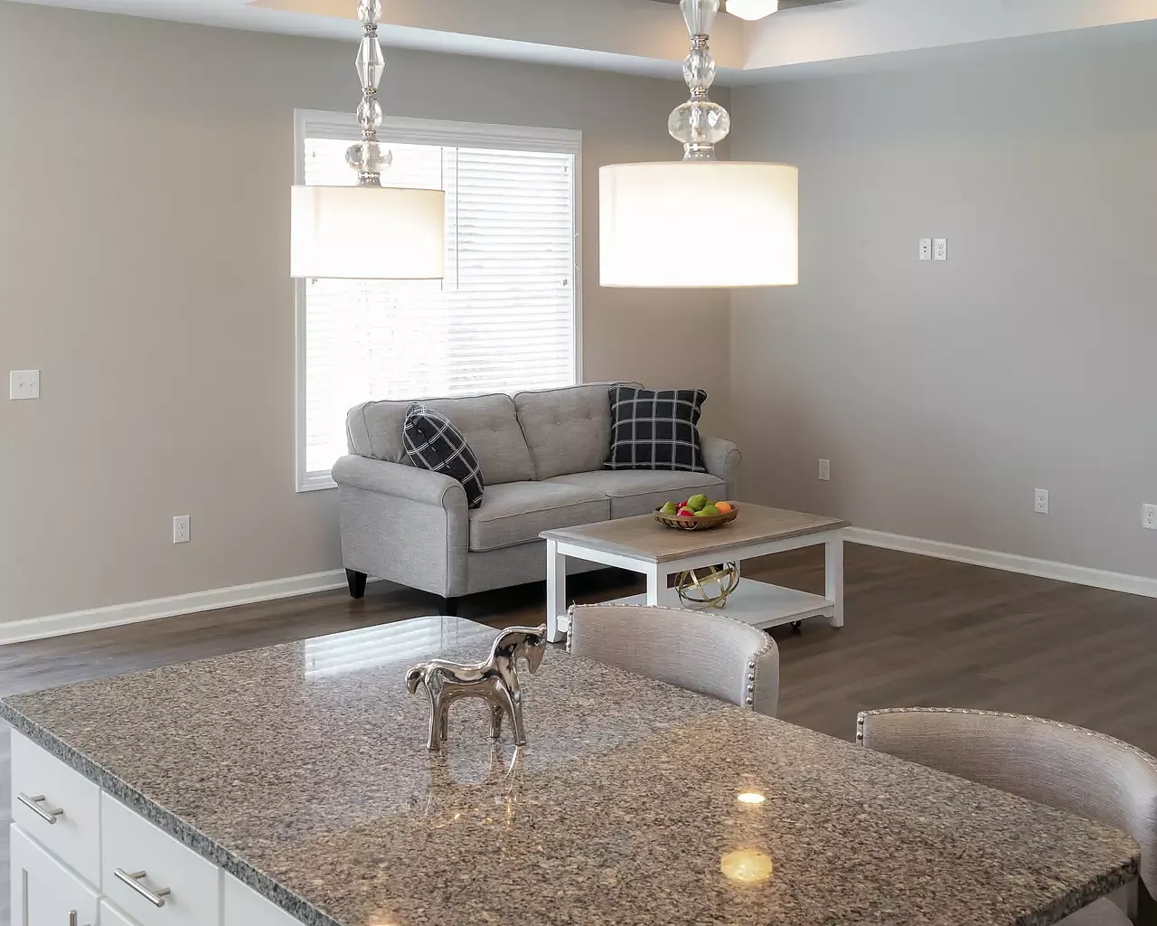 2 bed, 1500 sqft, $5,200 — Photo 3