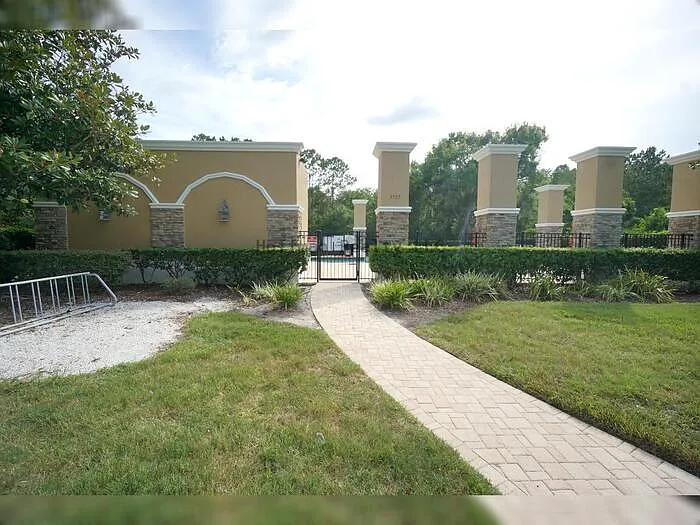 20638 Amanda Oak Ct — Photo 25