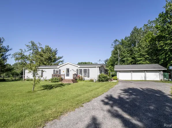 9356 Nichols Rd, Montrose, MI 48457