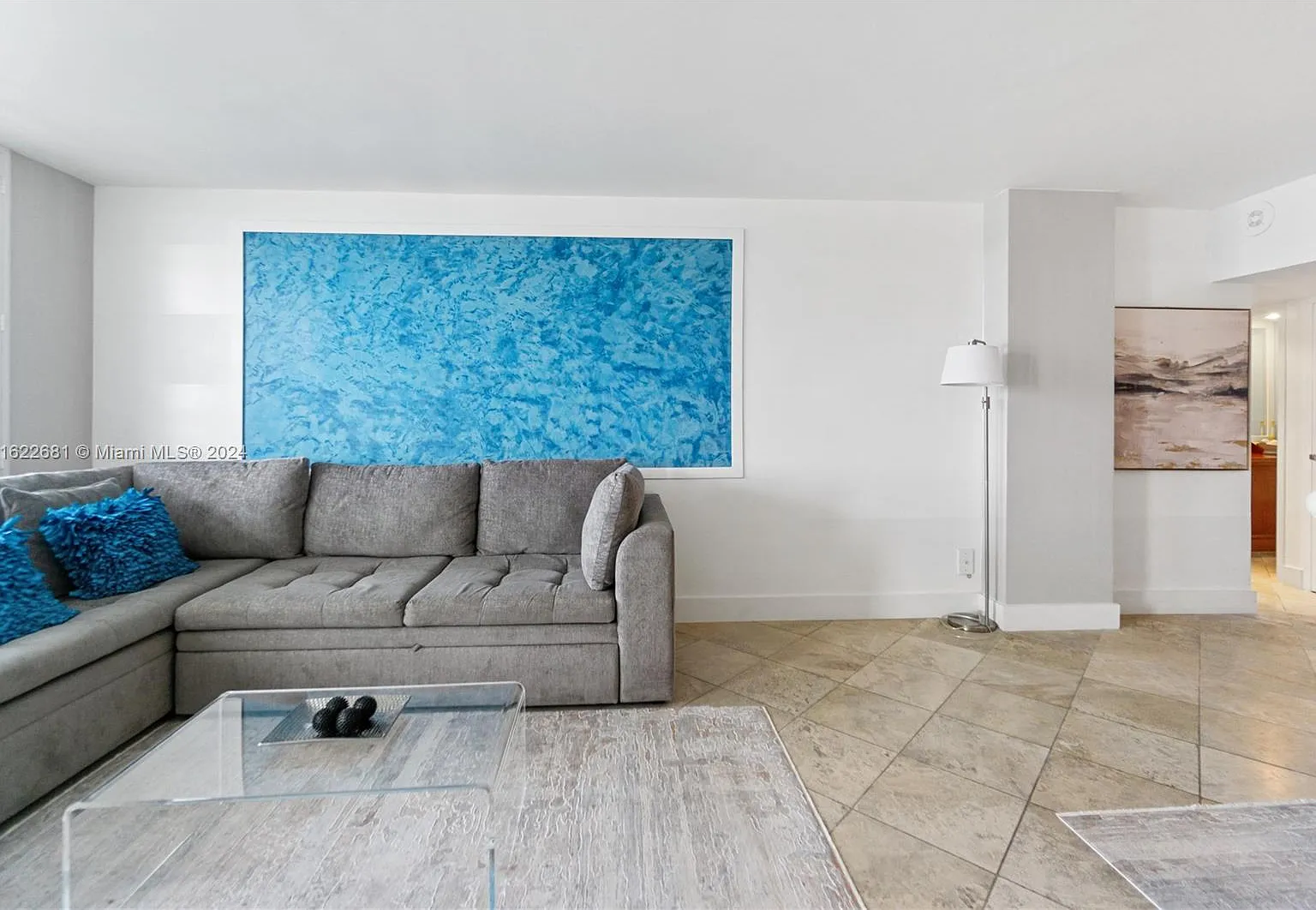 The Decoplage Condo — Photo 4