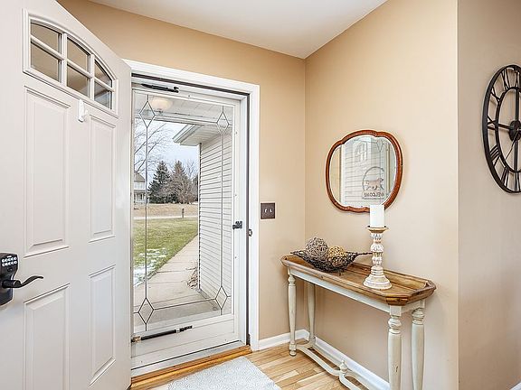 3rd image of 9278 Summercress Dr