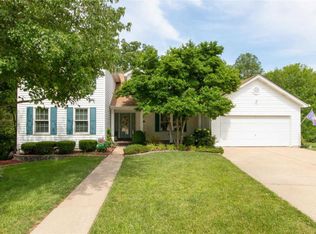 3300 Woodsview Dr, Saint Charles, MO 63303