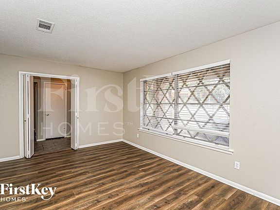 2nd image of 1424 Wreyhill Dr