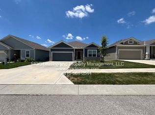 6760 Praire Ln, Kansas City, MO 64152