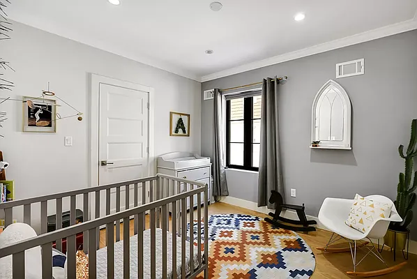 Rented by SERHANT. | media 29