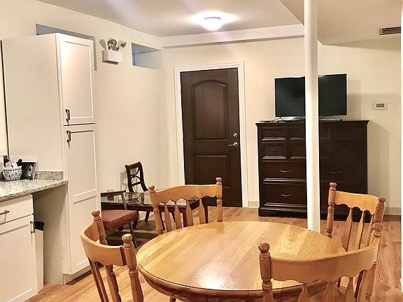 3rd image of 1111 N Ashland Ave #1B