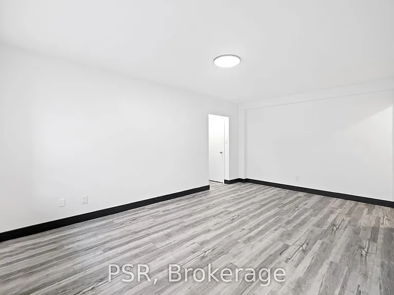 600 Eglinton Ave W #209 — Photo 4