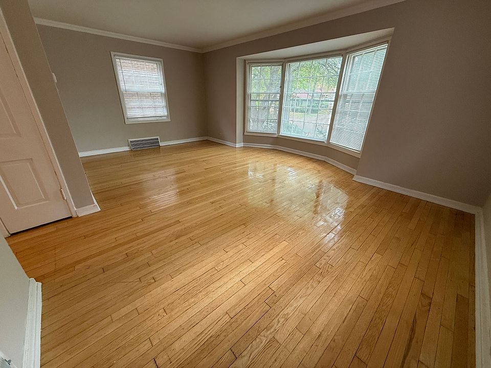 1st image of 2523 N Lake Dr #1