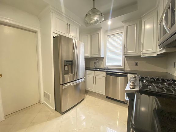 4th image of 84-80 161st St #11