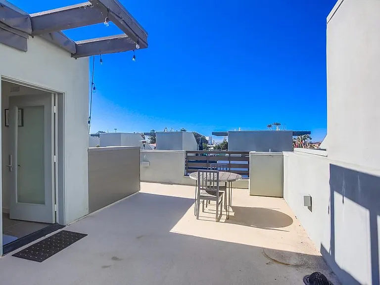 2541 State St — Photo 5