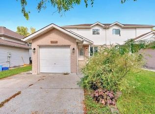 3692 Holburn St, Windsor, ON N9E 4T3