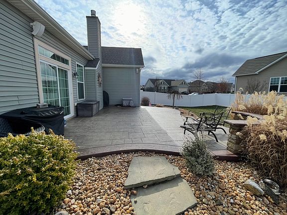3rd image of 172 Shrewsbury Dr