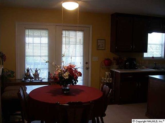 5th image of 132 Auburn Ave