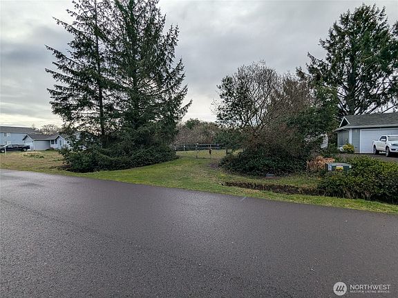 4th image of 137 Bufflehead Street SW
