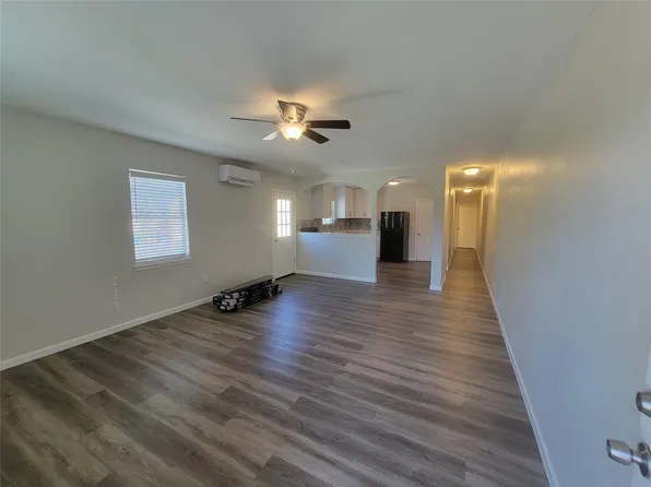 715 11th St #A, Dickinson, TX 77539