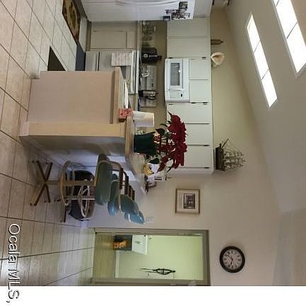 Kitchen with Breakfast Bar