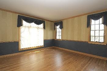 4th image of 616 E Charles St