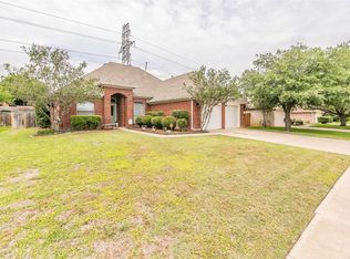 484 Shade Tree Cir, Hurst, TX 76054